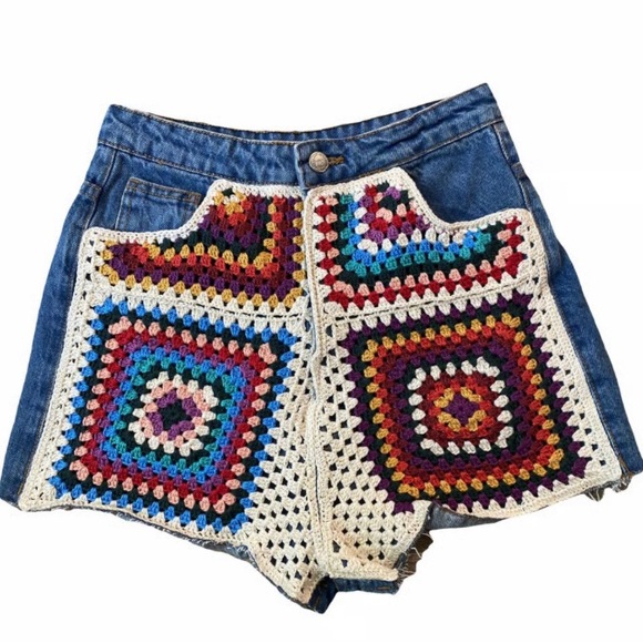 FARM Rio Pants - FARM RIO MULTI COLOR CROCHET SHORTS SIZE SMALL